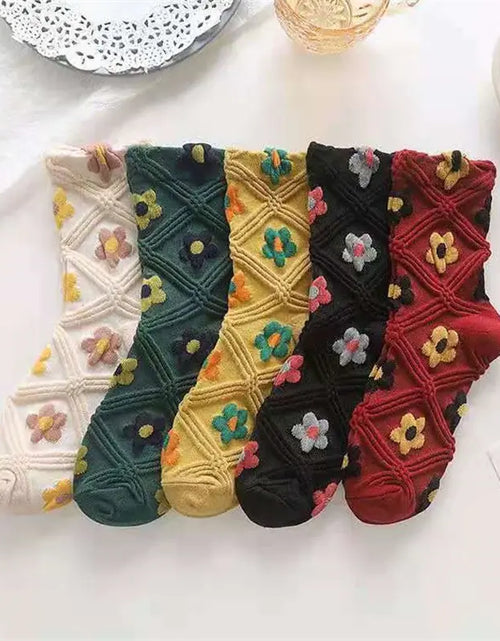 Load image into Gallery viewer, 5 Pairs Vintage Flower Embroidery Socks
