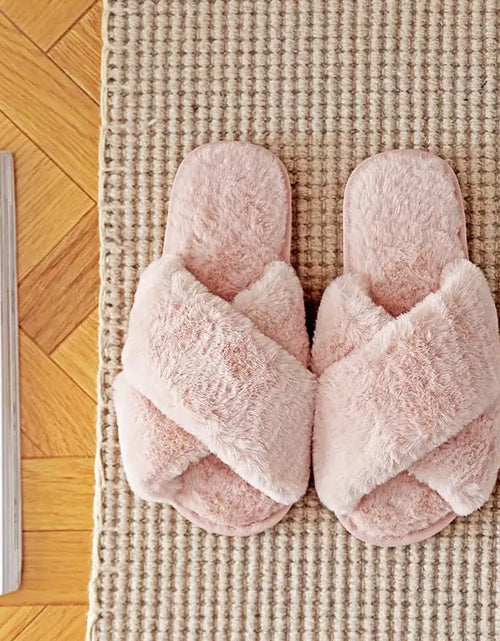 Load image into Gallery viewer, Cuddly Slippers
