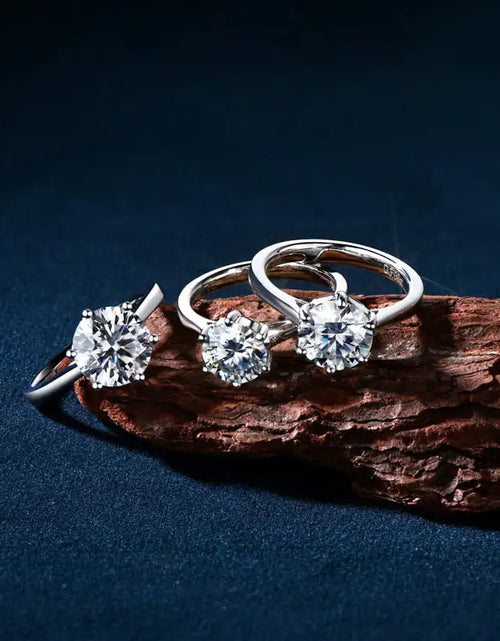 Load image into Gallery viewer, Luxury Moissanite Engagement Ring
